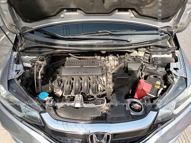 高CP值，年份新，都會小車  第8張相片