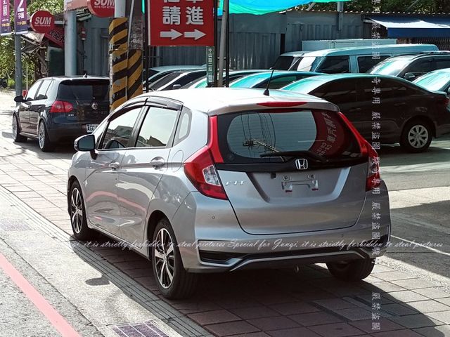 高CP值，年份新，都會小車  第14張相片