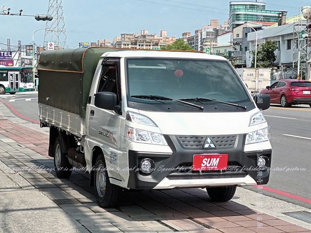 只跑4佰多公里，自排款，低篷，有如新車狀態免等待  第1張相片