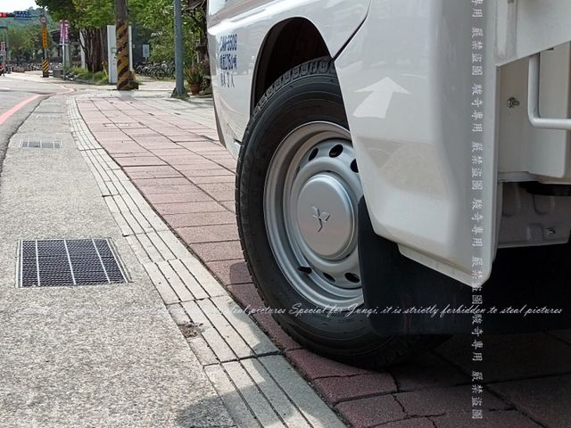 只跑4佰多公里，自排款，低篷，有如新車狀態免等待  第10張相片