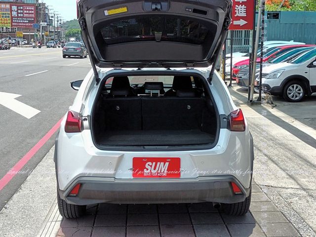 只跑3仟多公里，豪華版，油電混合動力型式，油耗表現佳  第13張相片