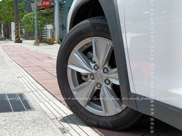 只跑3仟多公里，豪華版，油電混合動力型式，油耗表現佳  第14張相片