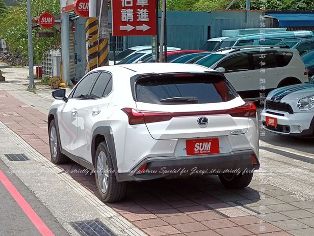 只跑3仟多公里，豪華版，油電混合動力型式，油耗表現佳  第17張相片