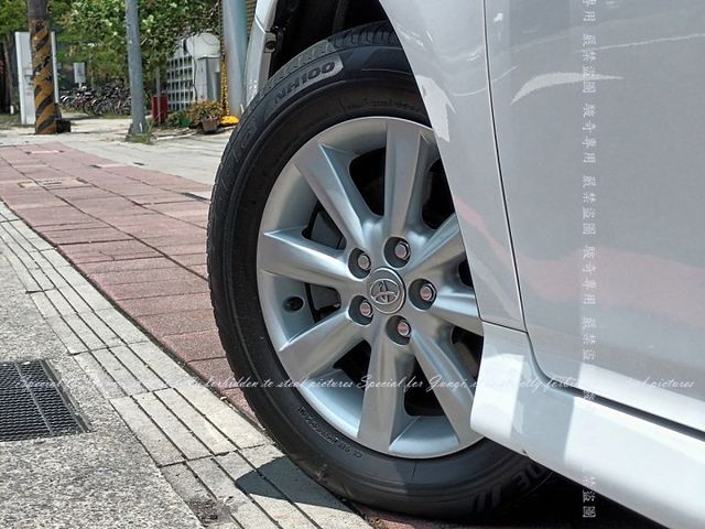 只跑11萬多公里，HID，免鑰匙啟動  第13張相片