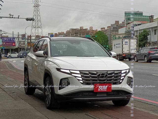 只跑2仟多公里，油電版超省油  第1張相片
