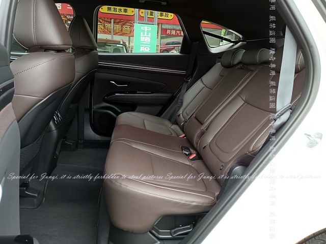 只跑2仟多公里，油電版超省油  第7張相片