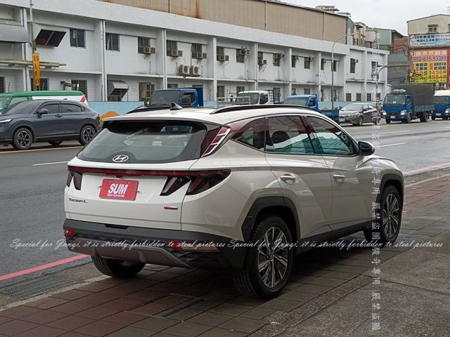 只跑2仟多公里，油電版超省油  第20張相片