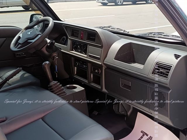 只跑2萬多公里，篷式，尾門  第3張相片