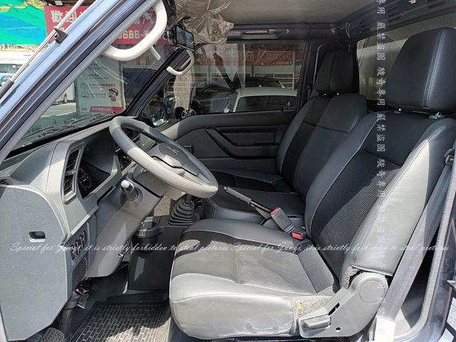 只跑2萬多公里，篷式，尾門  第6張相片