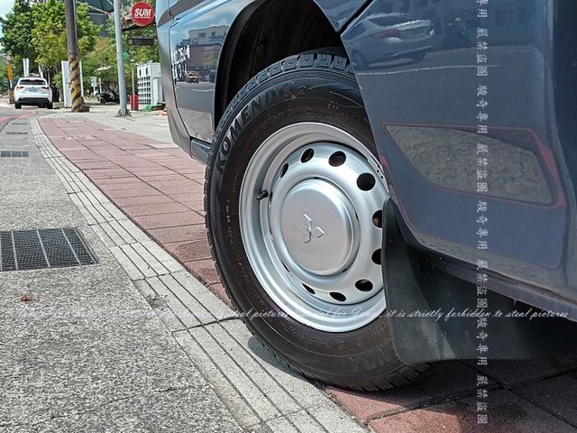 只跑2萬多公里，篷式，尾門  第10張相片