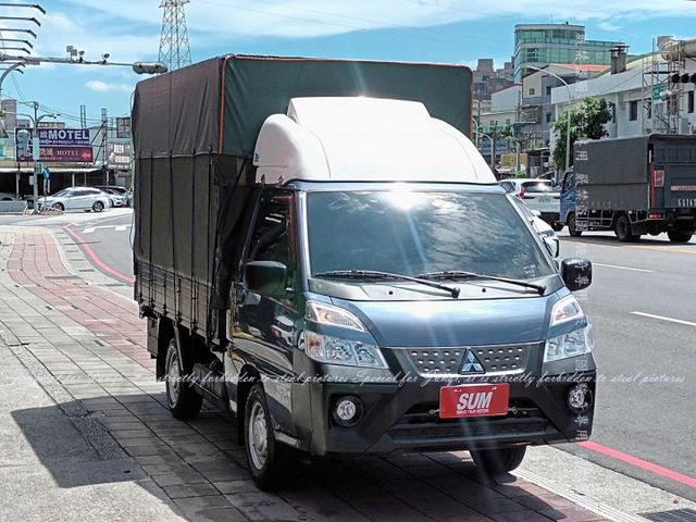 只跑2萬多公里，篷式，尾門  第12張相片