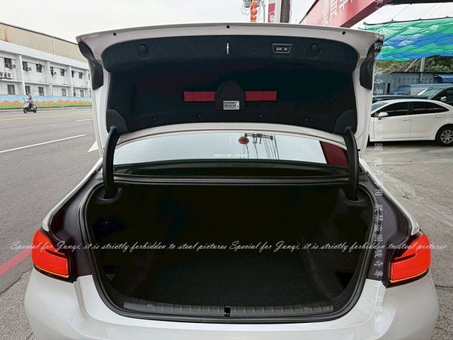 新車價300多萬，252hp  第15張相片