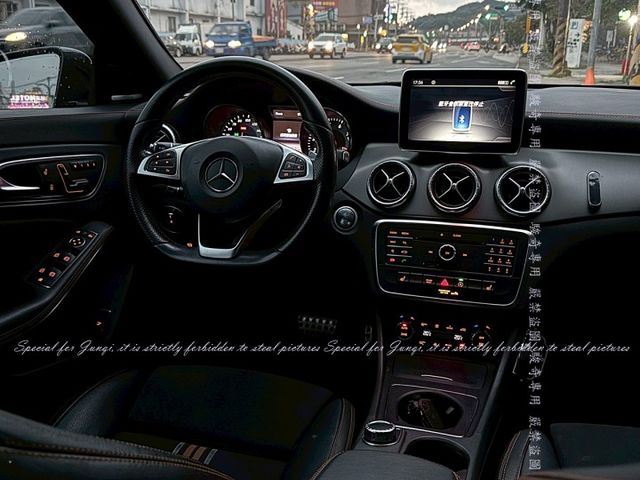 Orange限量版，全景天窗  第2張相片