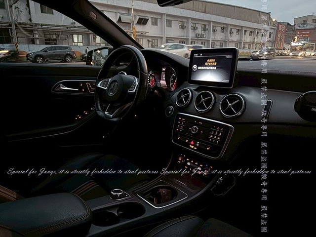 Orange限量版，全景天窗  第3張相片