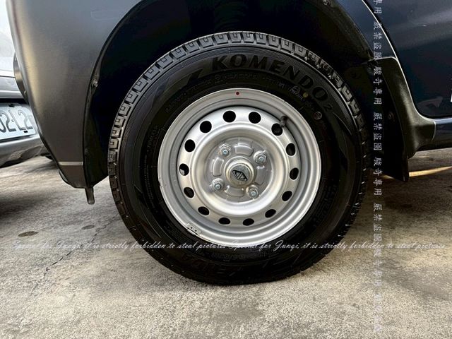 只跑2萬多公里，三面掀帆布  第11張相片