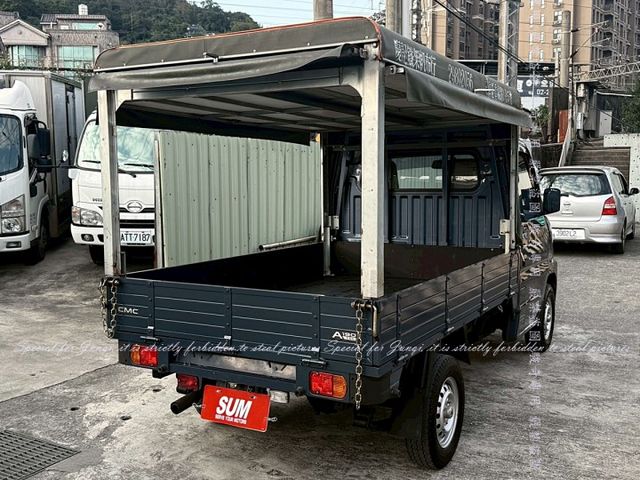 只跑2萬多公里，三面掀帆布  第12張相片