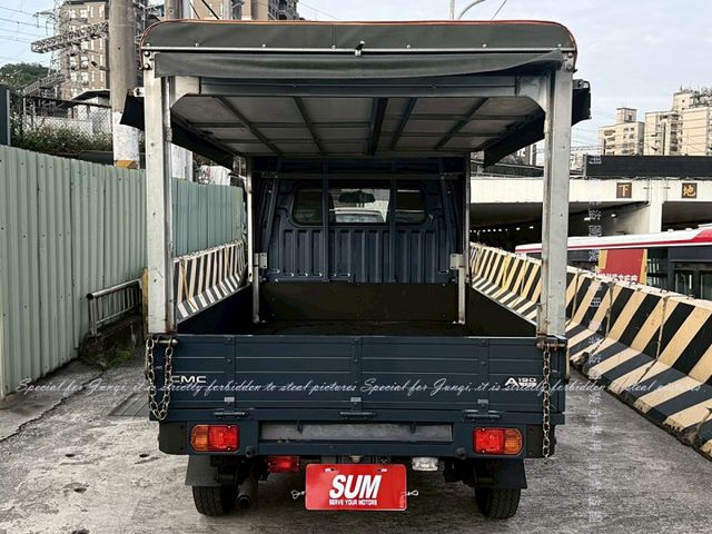 只跑2萬多公里，三面掀帆布  第13張相片