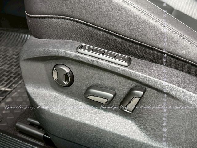 R-Line版，只跑3萬9仟多公里  第9張相片