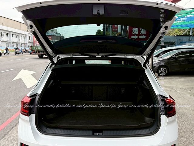 R-Line版，只跑3萬9仟多公里  第14張相片