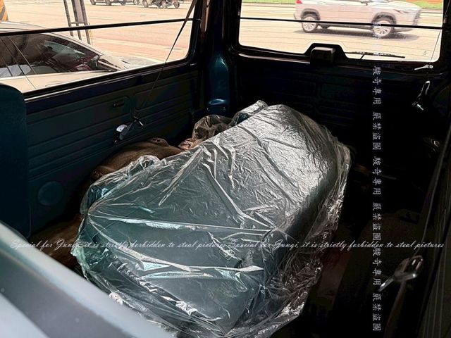 自排，只跑1萬多公里，車頂置放架  第5張相片