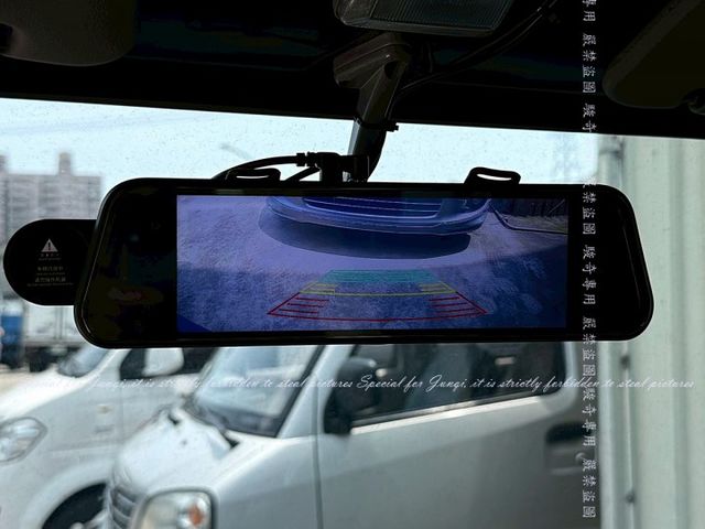 自排，只跑1萬多公里，車頂置放架  第8張相片