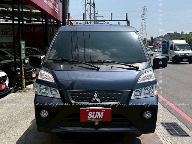 自排，只跑1萬多公里，車頂置放架  第17張相片