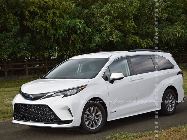 2021年 運動版外觀 僅4萬多公里 8人座 整車如新車 認證車  第14張相片