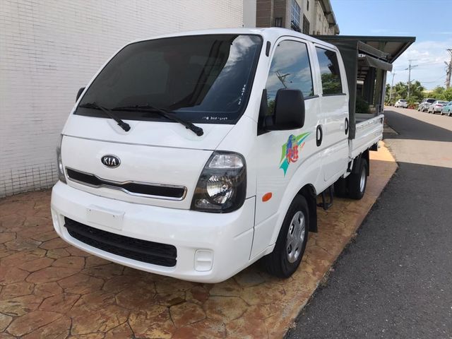 六輪。六速手排  一手車。全程原廠保養  第1張相片