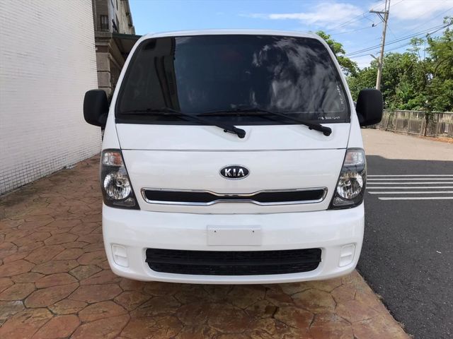 六輪。六速手排  一手車。全程原廠保養  第2張相片