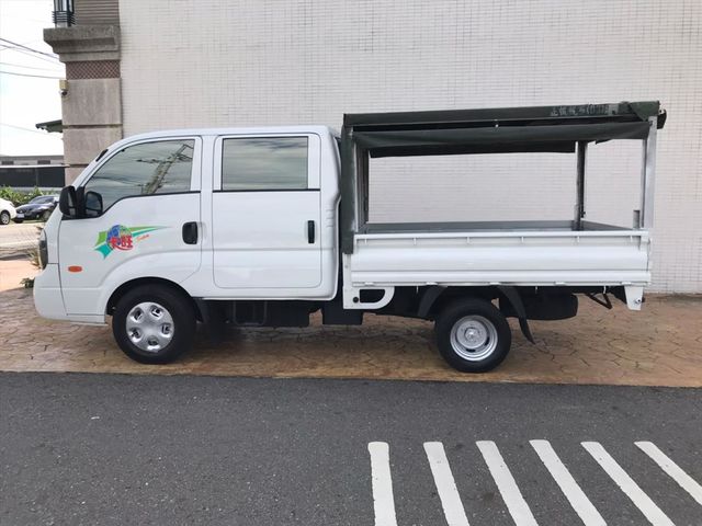 六輪。六速手排  一手車。全程原廠保養  第5張相片
