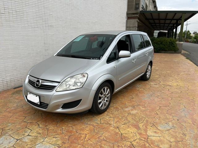 《七人座。座椅可平放當車床》內裝超科技感  第1張相片