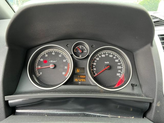 《七人座。座椅可平放當車床》內裝超科技感  第11張相片