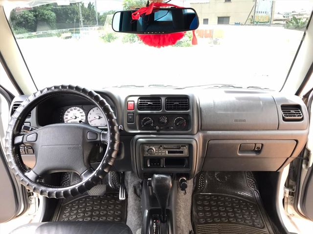 省油都會4WD  小休旅車。  第6張相片