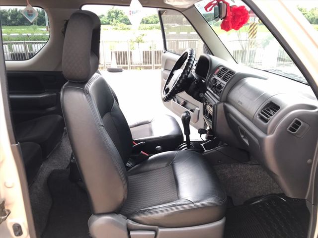 省油都會4WD  小休旅車。  第8張相片