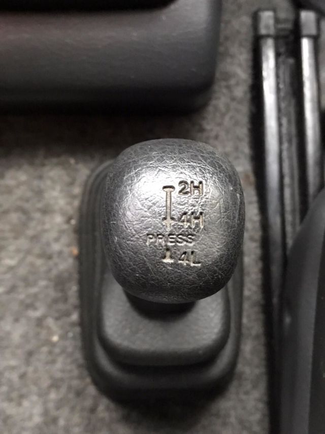 省油都會4WD  小休旅車。  第11張相片