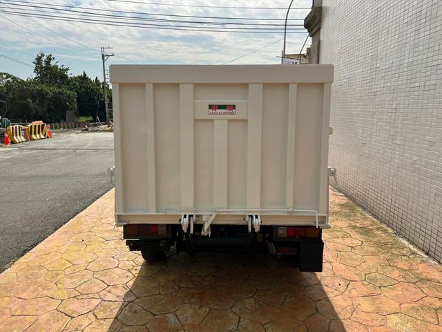 新款引擎1.6cc更有力.加裝電動大尾門  第4張相片