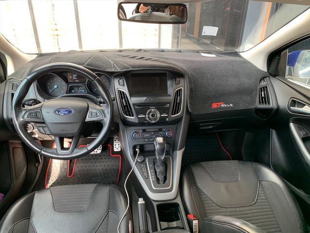 FORD FOCUS  第7張相片