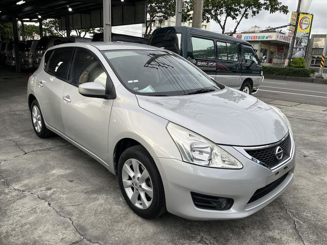 2013年日產 TIIDA 1.6自排  第3張相片