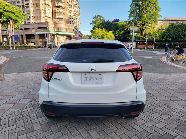 2018年 HONDA HRV 白色  第5張相片
