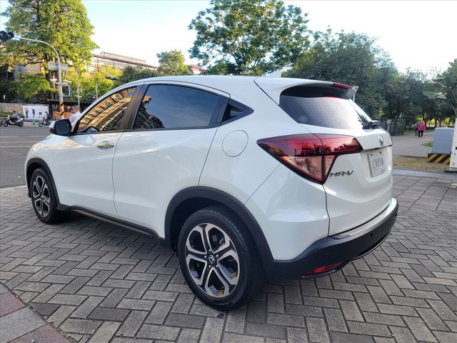 2018年 HONDA HRV 白色  第6張相片