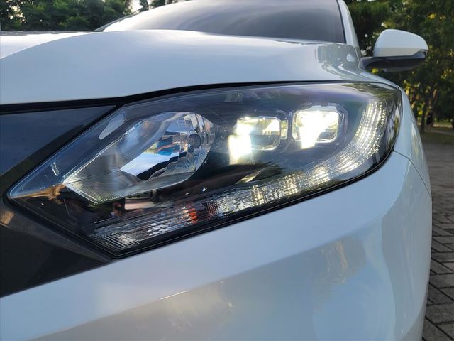 2018年 HONDA HRV 白色  第7張相片