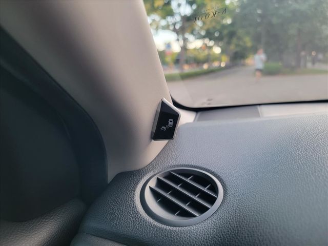 2018年 HONDA HRV 白色  第12張相片