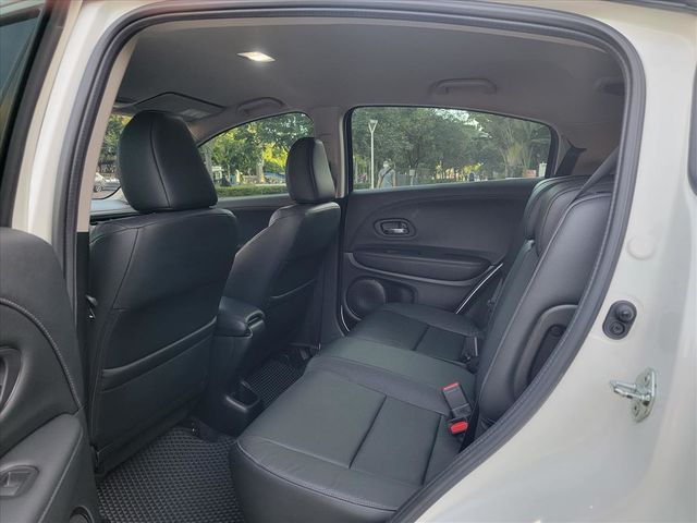 2018年 HONDA HRV 白色  第19張相片