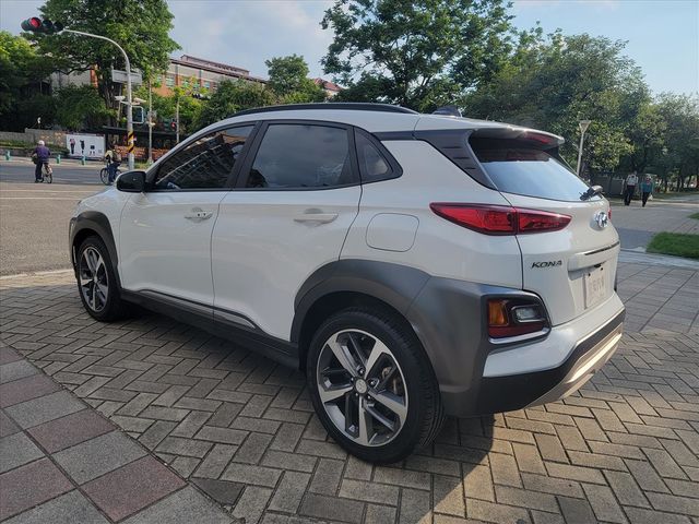 2019年Hyundai Kona 白色  第6張相片