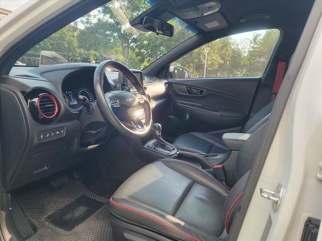 2019年Hyundai Kona 白色  第9張相片