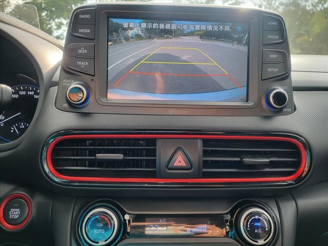 2019年Hyundai Kona 白色  第14張相片