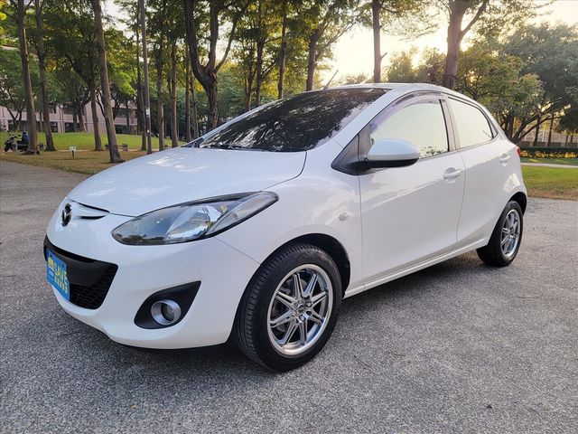 MAZDA MAZDA 2  第1張相片