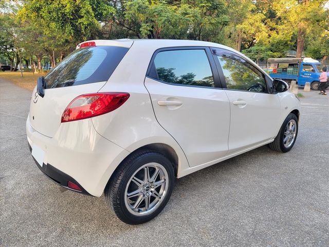 MAZDA MAZDA 2  第4張相片