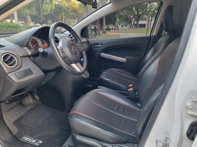 MAZDA MAZDA 2  第8張相片
