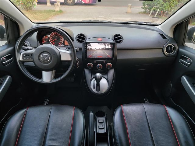 MAZDA MAZDA 2  第15張相片